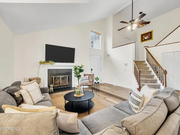 2202 Buckingham Circle, Middletown, NJ 07748