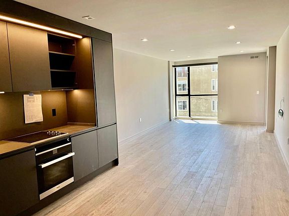 3rd image of 799 Van Ness Ave #311