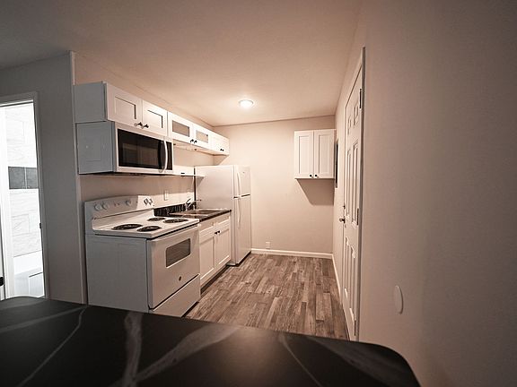 4th image of 227 Hillside Cir #4
