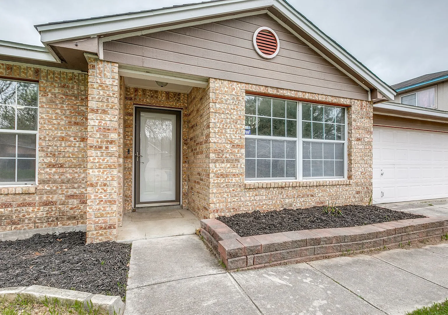 3-Bedroom Single-Story In Crestlake — Photo 3