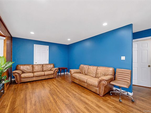 4th image of 237 Dovecote Lane