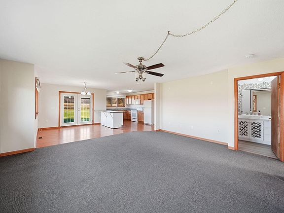 5th image of 896 Fields Rd