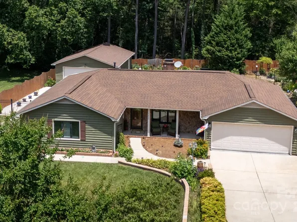 1420 Shady Bark Dr, Gastonia, NC 28054