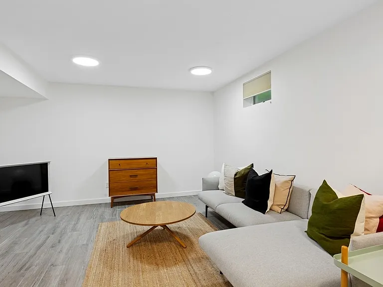 4 Great Circle Rd — Photo 22