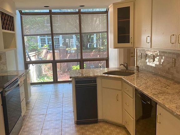 3rd image of 5910 Maplewood Park Pl
