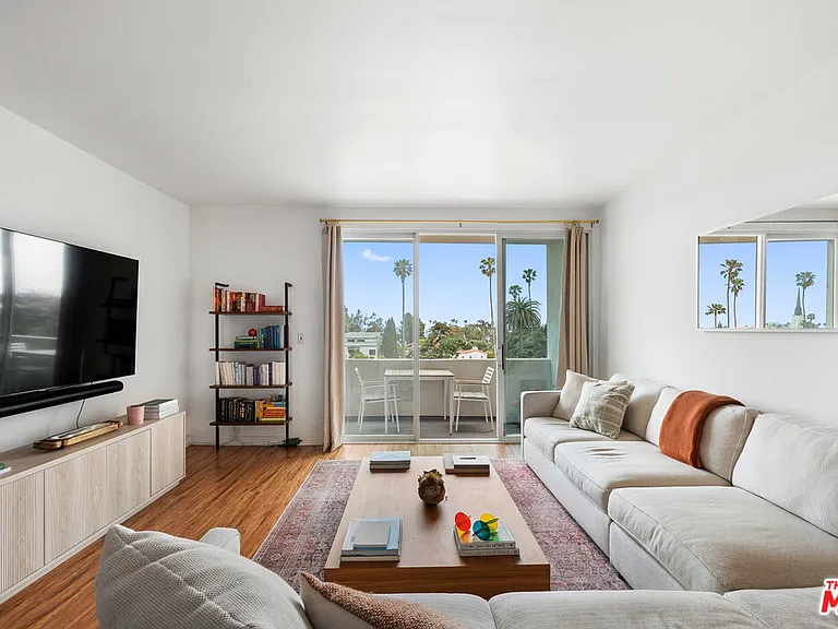 900 Euclid St #403 — Photo 1