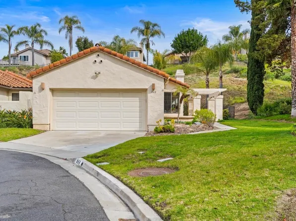 868 Huckleberry Ln, Escondido, CA 92025