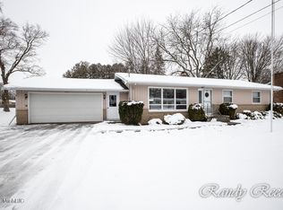 524 Greenfield St, Coopersville, MI 49404