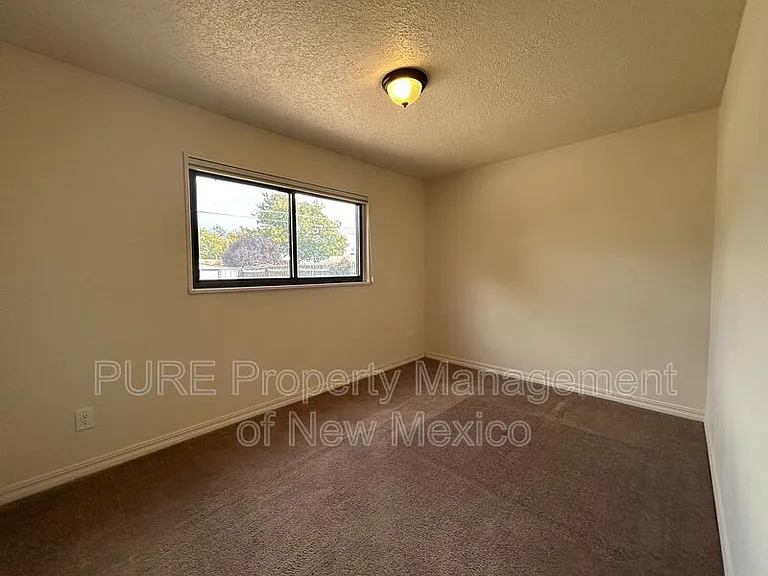 2104 Smith Ln — Photo 9