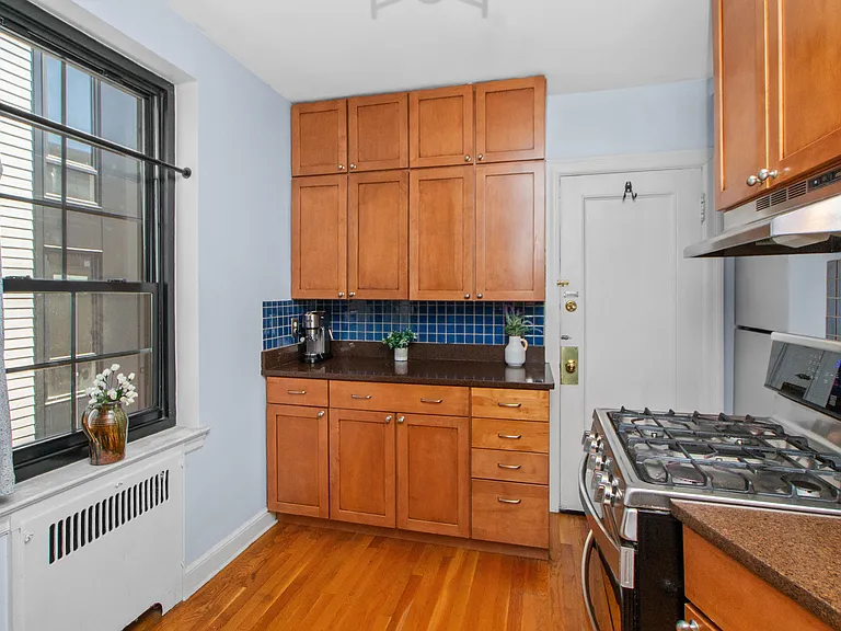 88 Marion St #3 — Photo 4