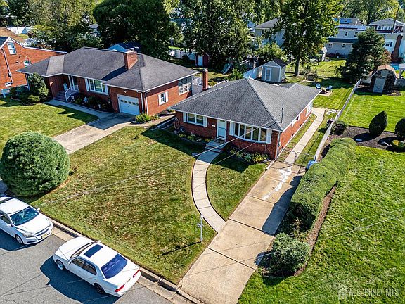 4th image of 736 Harrell Ave