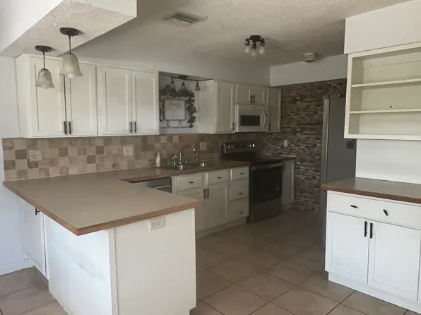 409 E Oak St, Avon Park, FL 33825