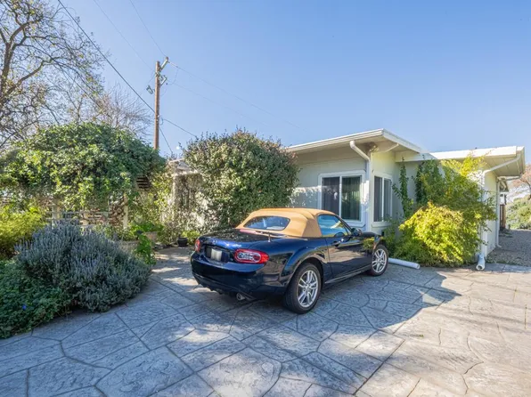 820 Comstock Rd, Hollister, CA 95023