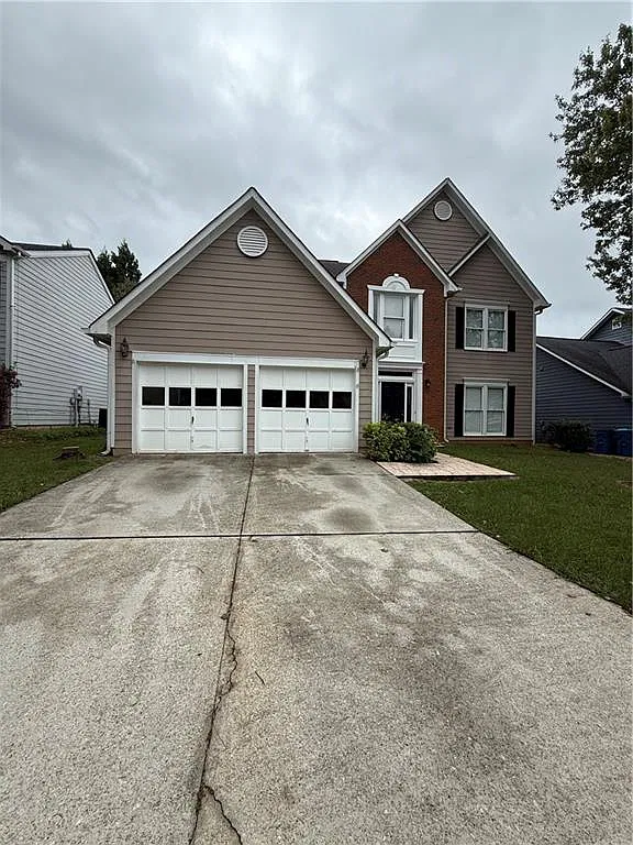4 bed, 2.5 bath, 2324 sqft, $2,200 — Photo 1