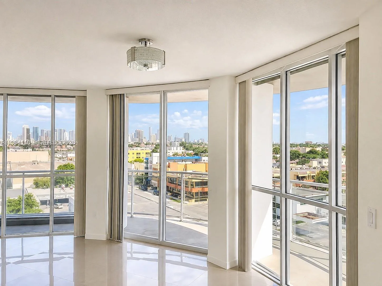 Altos De Miami Condo — Photo 3