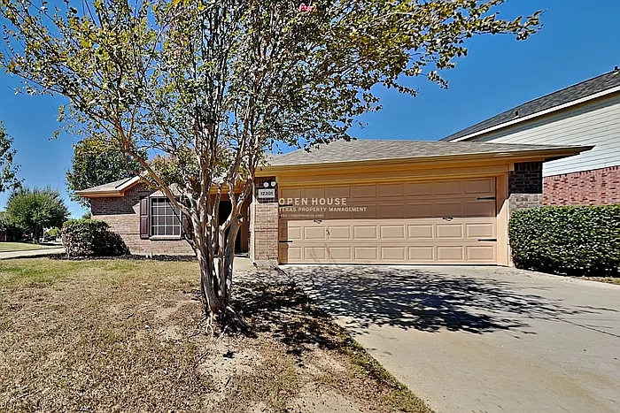 4 bed, 2.0 bath, 1960 sqft, $2,450 — Photo 1