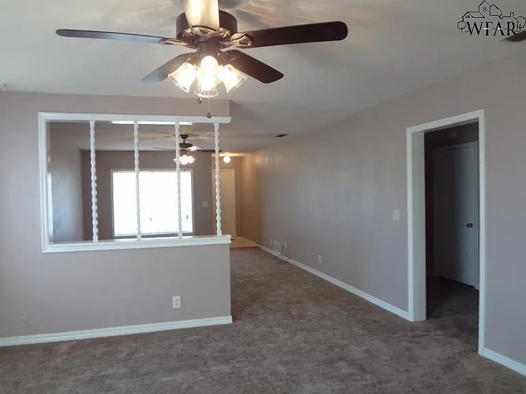 3 bed, 2.0 bath, 2150 sqft, $1,100 — Photo 2