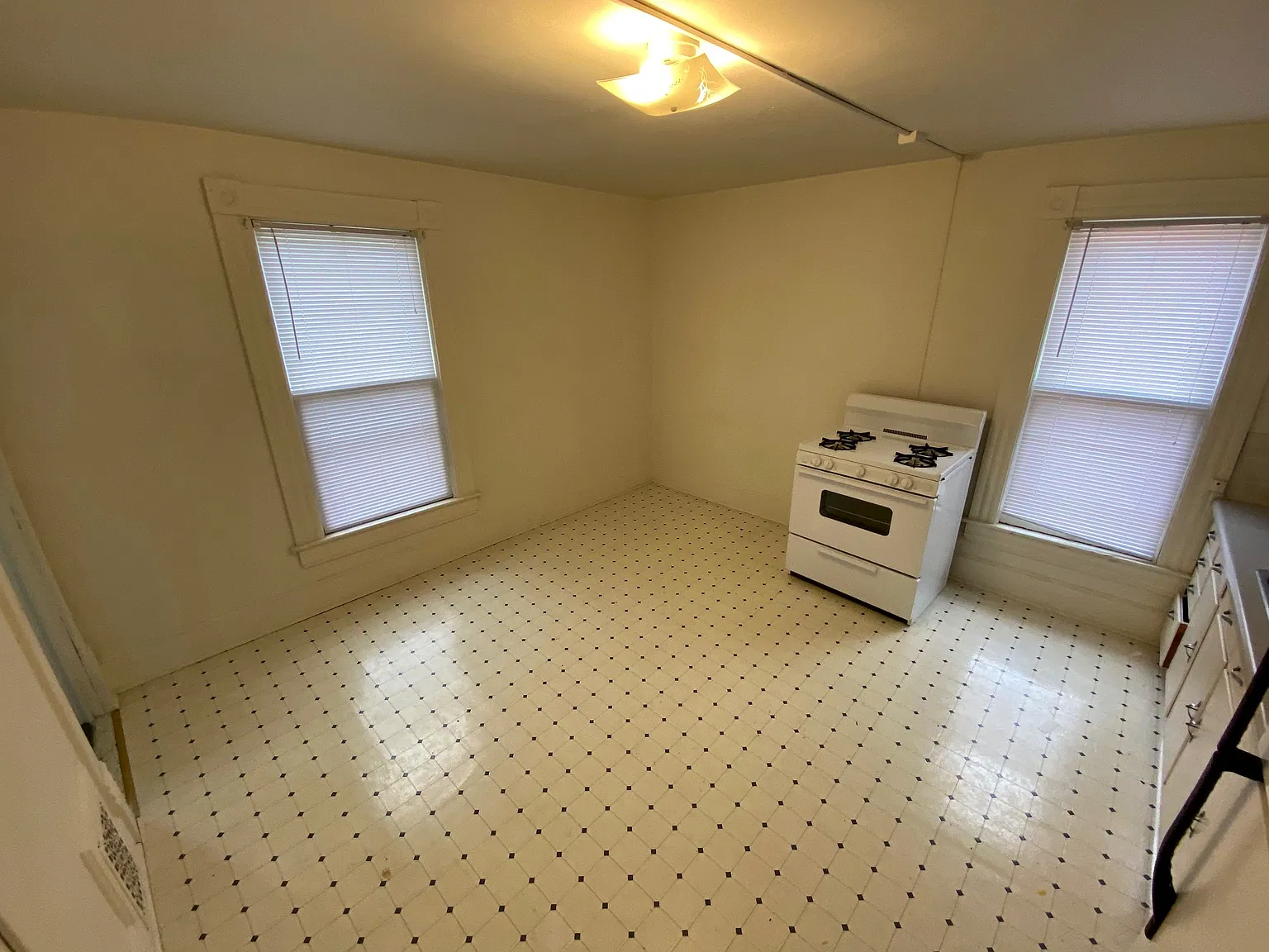 2 bed, $885 — Photo 2