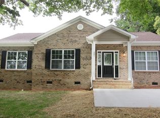 2401 Woodberry Dr, Greensboro, NC 27403