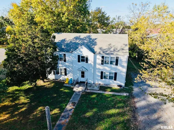 419 E Church St, Benton, IL 62812