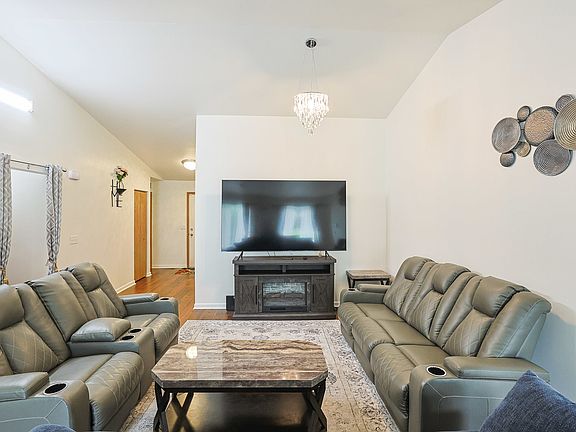 4th image of 39764 Waterloo Dr