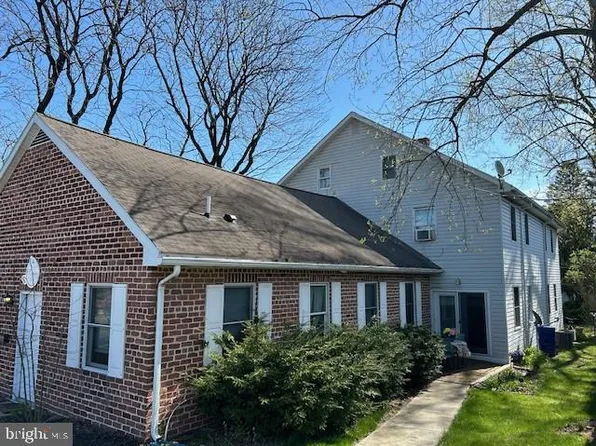 254 W Franklin St, Womelsdorf, PA 19567