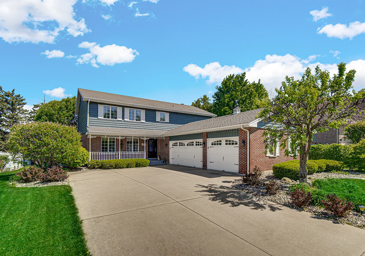 5 bed, 3.5 bath, 3690 sqft, $4,500 — Photo 1