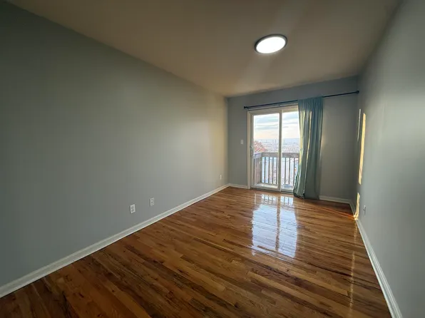 801 Grand Avenue image 7 of 15