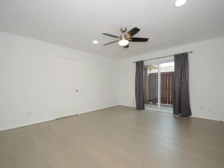 5524 Beverlyhill St #2 — Photo 21