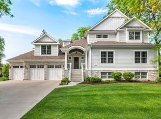 35 Mockingbird Ln, Oak Brook, IL 60523