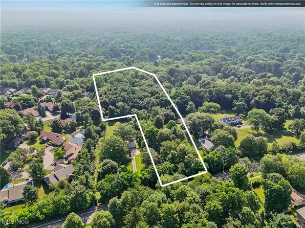 5651 Som Center Rd, Solon, OH 44139