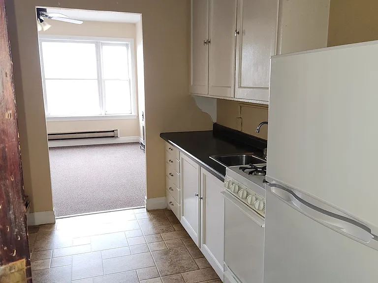 619 Main St — Photo 2