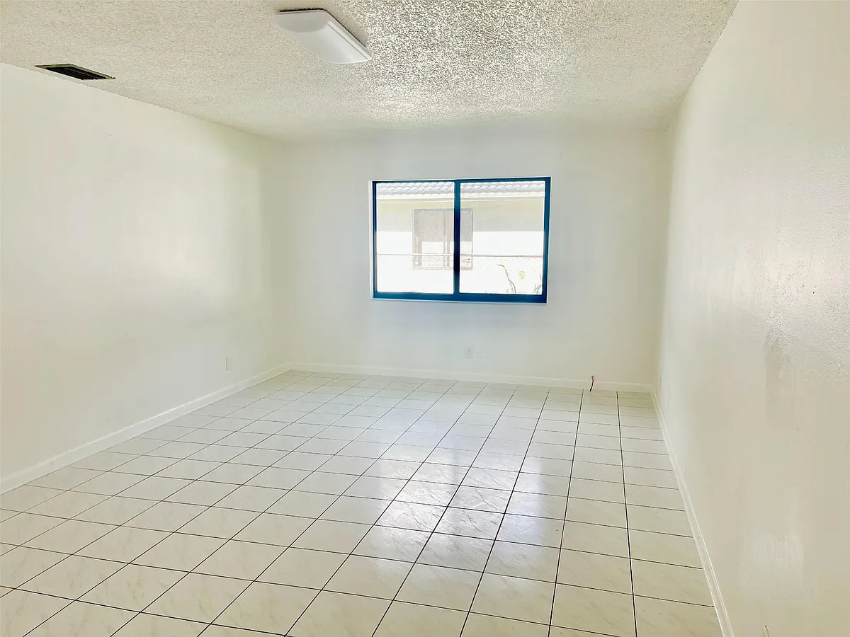 Building Photo - 4104 NW 114th Ave