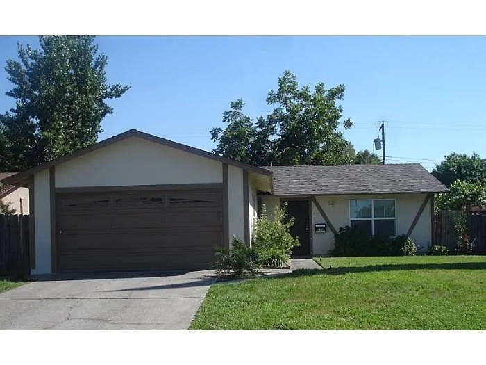 3054 La Rue Way photo 1