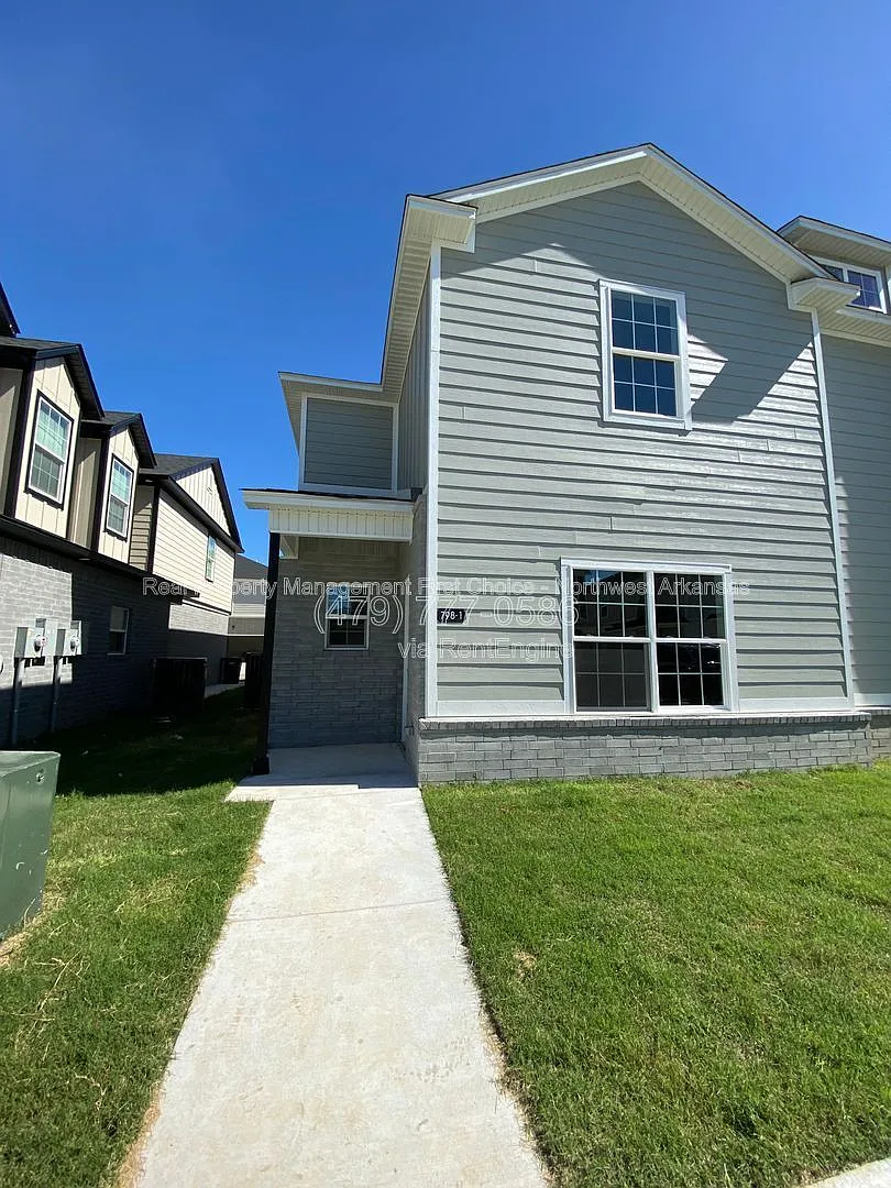 4 bed, 4.5 bath, $2,200 — Photo 4