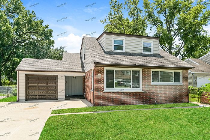 1st image of 40 Saint Walter Ln