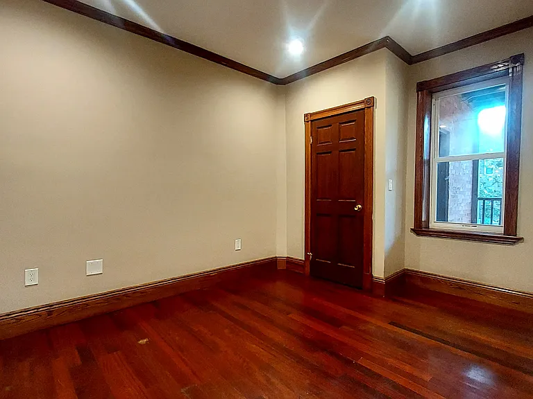 9 Strathmore Rd #4 — Photo 3