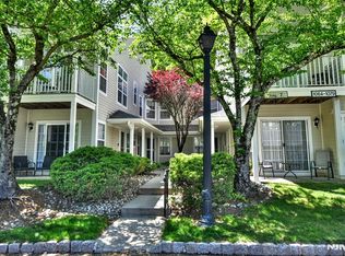 1069 Cambridge Ct, Mahwah, NJ 07430