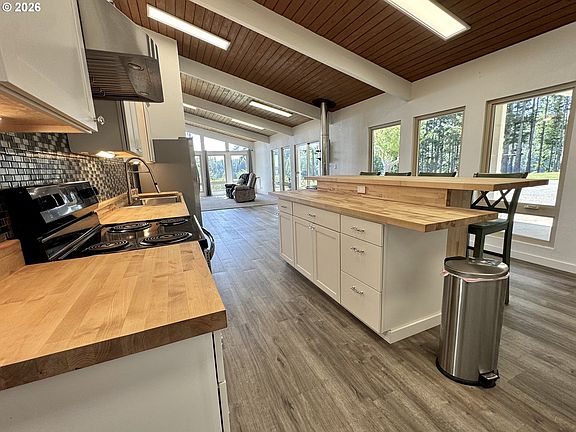 4th image of 94475 Golf Course Ln