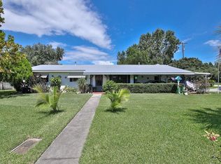 1251 S Pineapple Ln, Eustis, FL 32726