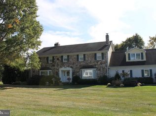 6 Hollins Ln, Quakertown, PA 18951