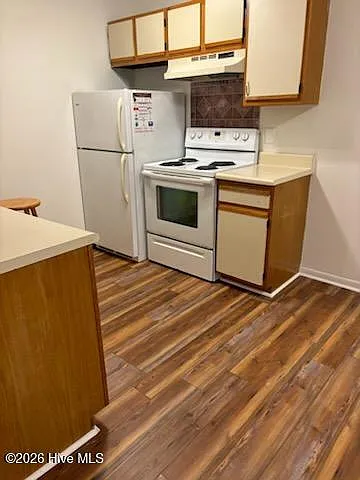 2 bed, 1.0 bath, $1,100 — Photo 3