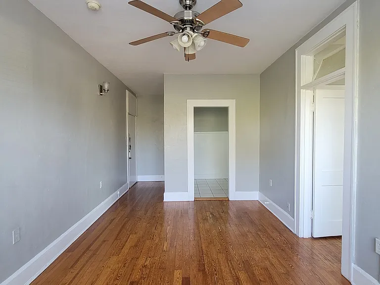 205 16th Ave NE #12 — Photo 3