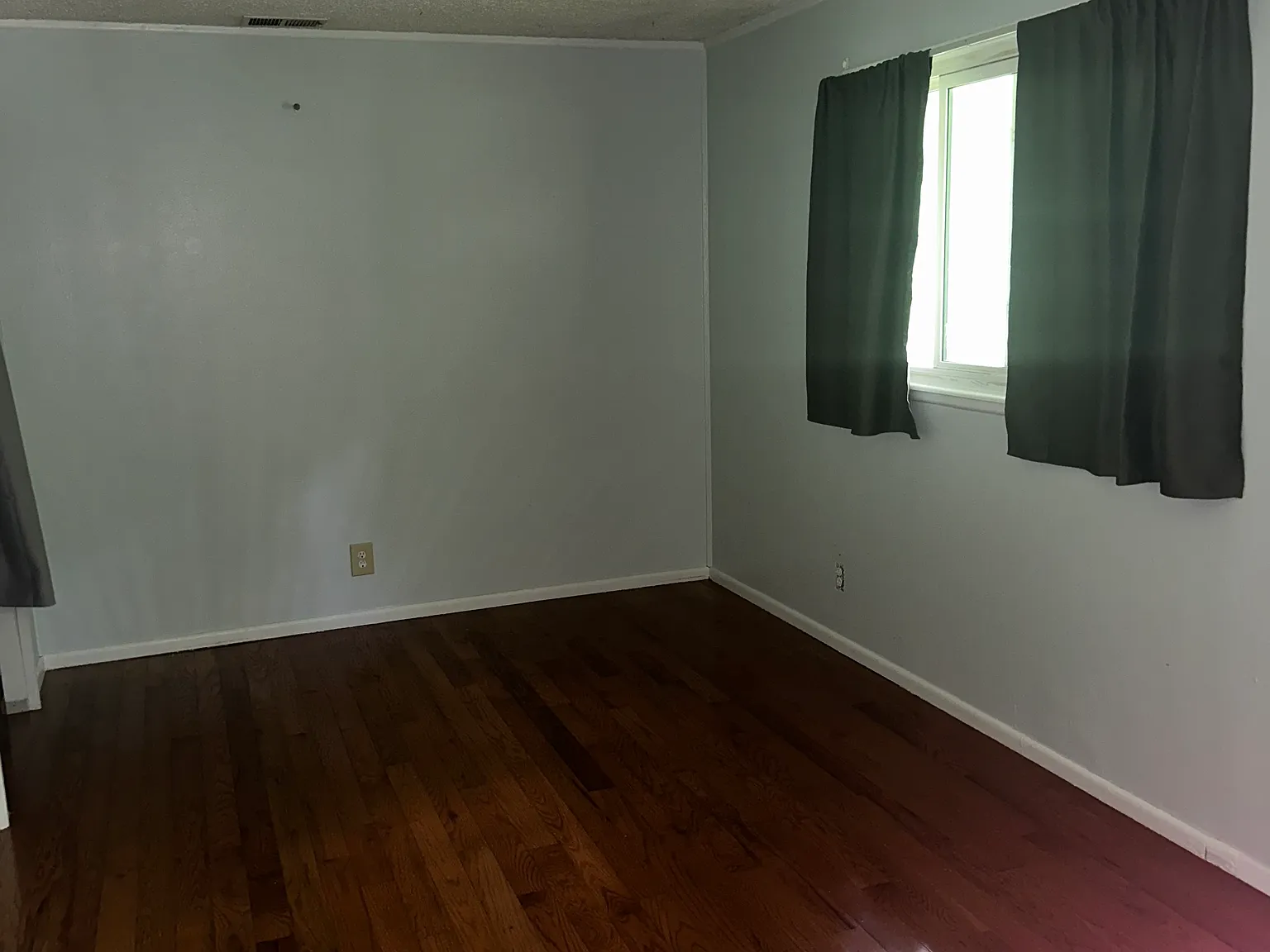 3 bed, 1.5 bath, 1056 sqft, $1,425 — Photo 3