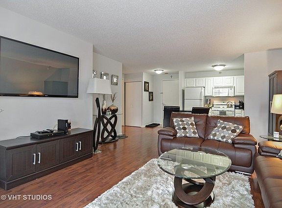 5th image of 545 N Dearborn St APT 2208