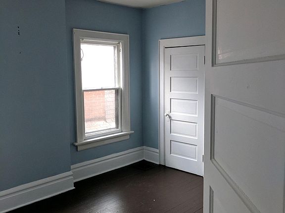 3rd image of 432 W 6th Ave #2