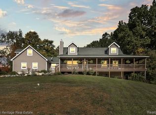 8196 Chase Lake Rd, Fowlerville, MI 48836
