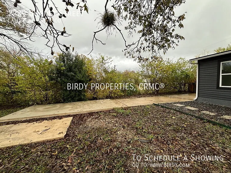 2239 Burnet St — Photo 32
