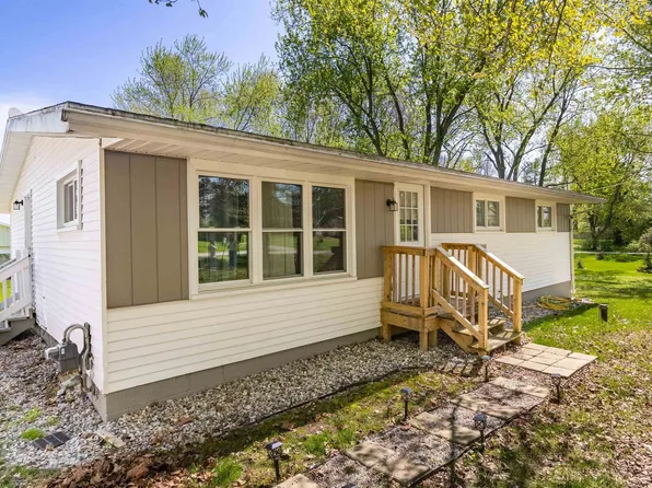 4839 Deleon Dr, Tecumseh, MI 49286