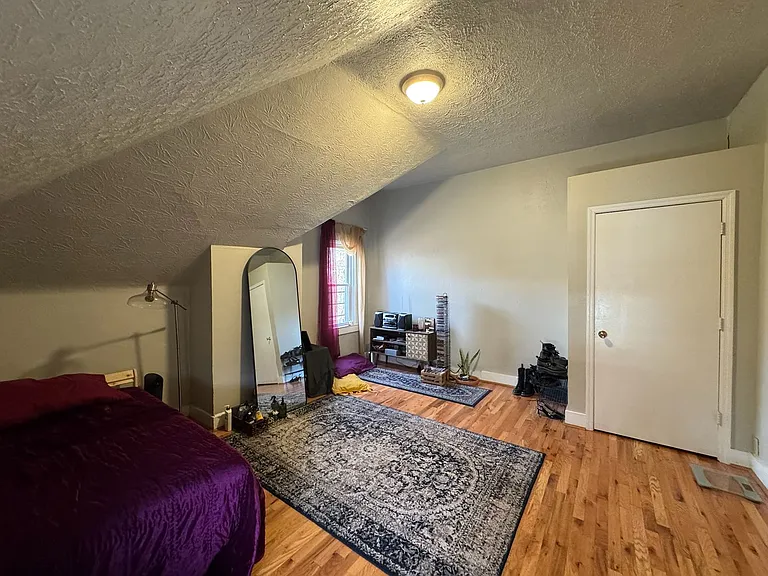 26 Conklin Apts — Photo 9